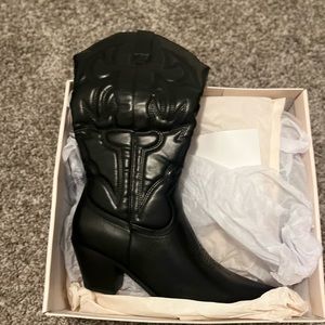 8.5 black boots